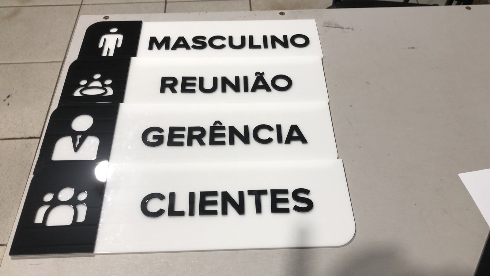 Placa de Porta Premium em Alto Relevo 3D – Identificação de Ambiente - Placas de Porta - Imagem 11